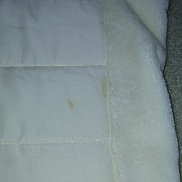 FILA Women's Cream Puffer Vest - Picture 4 of 6